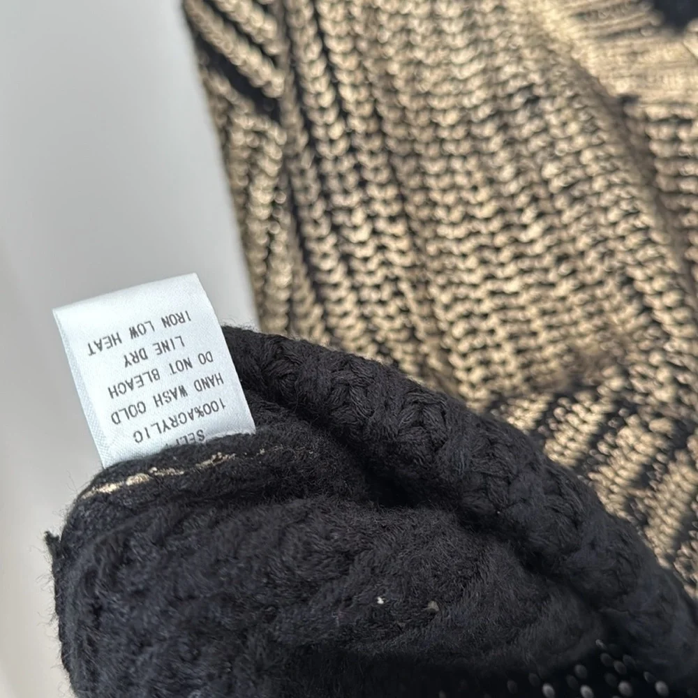 Chic Black and Gold V-Neck Sweater